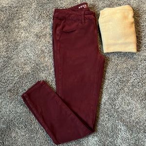 American Eagle Jeggings size 8, maroon color, excellent condition.